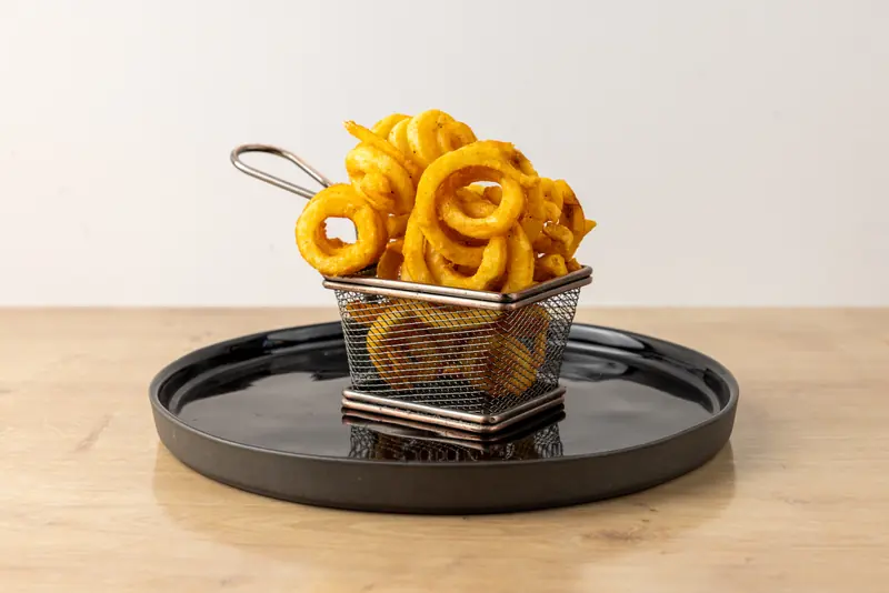 Curly Fries im Drahtkorb von Le Bistro Foodtruck