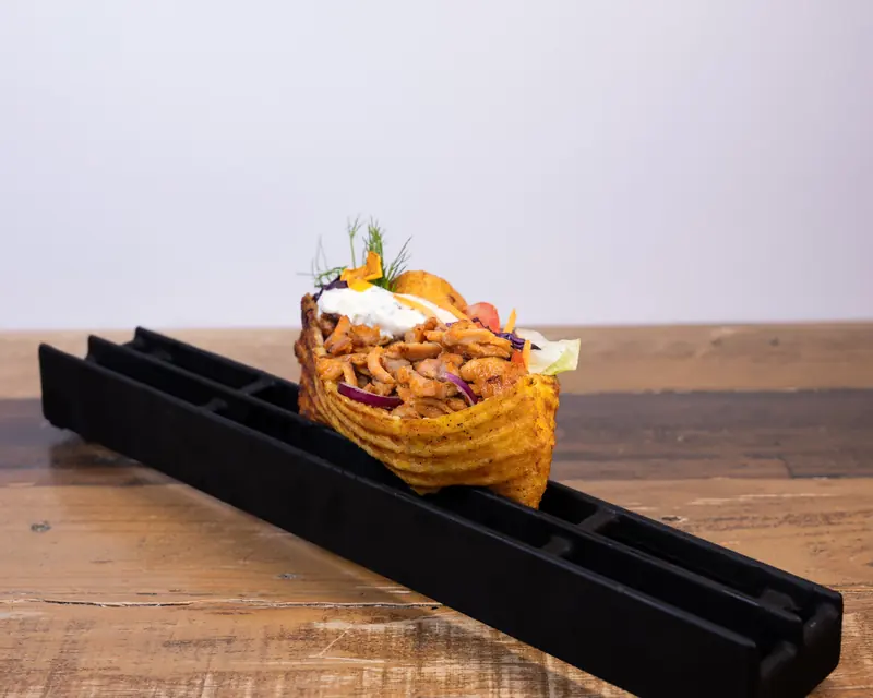 Saftig’s Poulet von Zürsti: Schweizer Rösti mit gegrillter Hühnerbrust und Salat